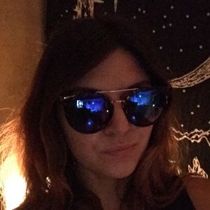 Meet your Posher, Holly